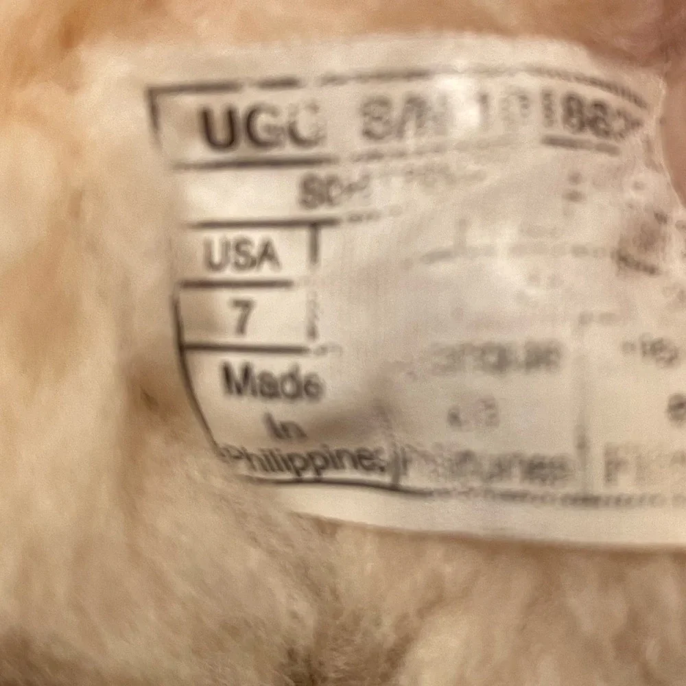 UGG Boots - Picture 7 of 7